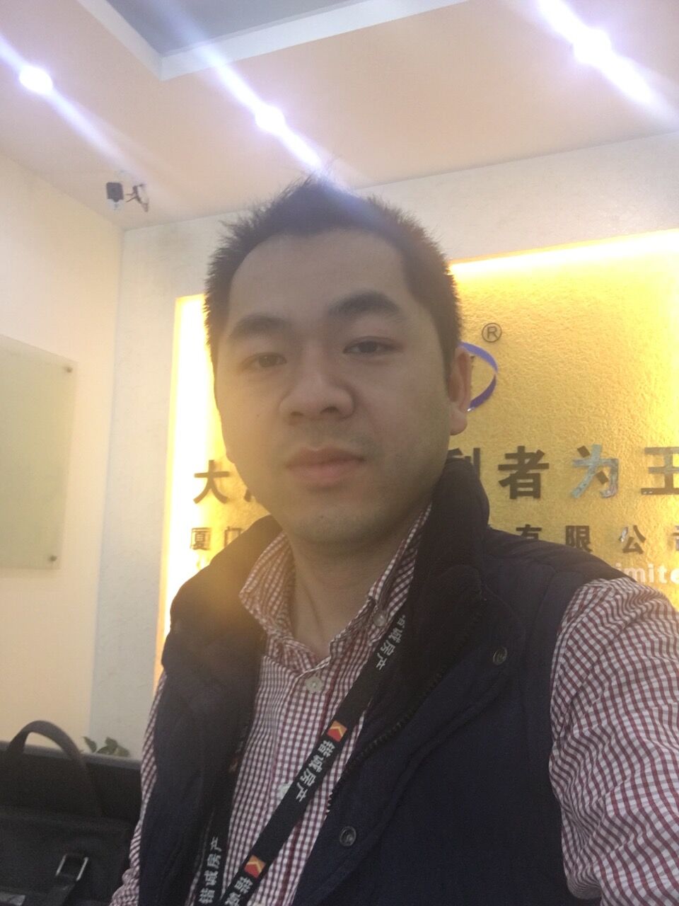 锴诚房产颜杰